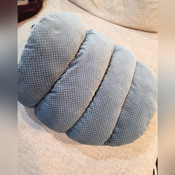 NWOT pet bed - Picture 3 of 6